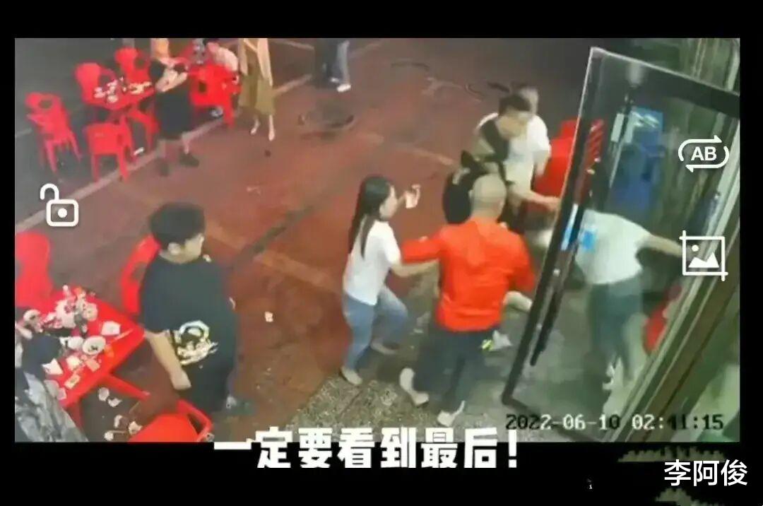 唐山事件中，打人者为什么只对白衣女孩下狠手？