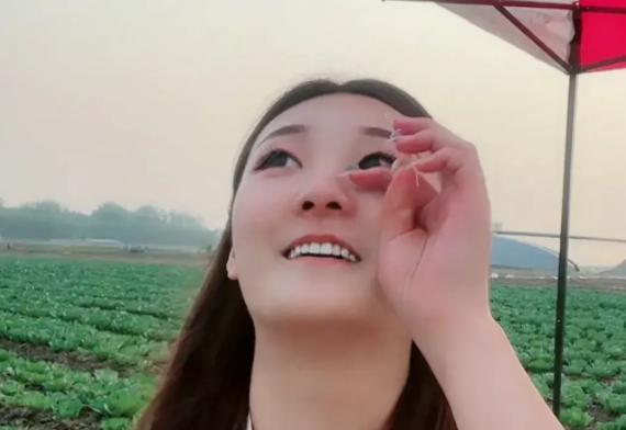 罗大佑|陈亚男直播受阻后，线下开起“口腔诊所”？网友：太看得起她了