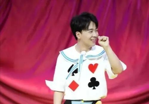 郭麒麟|郭麒麟遇见曹云金，打招呼仅用两个字，情商真高！