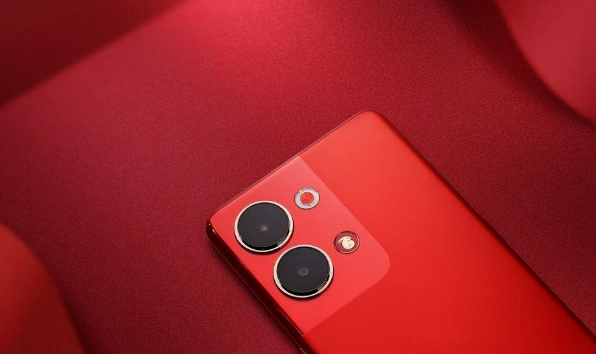 高档曲面屏幕手机,OPPOReno9获得了出色的口碑,新的一年新气象红色更喜庆