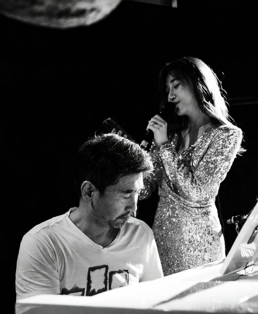 沙宝亮|恭喜!50岁歌手沙宝亮官宣恋情,女方身份曝光曾官宣当妈