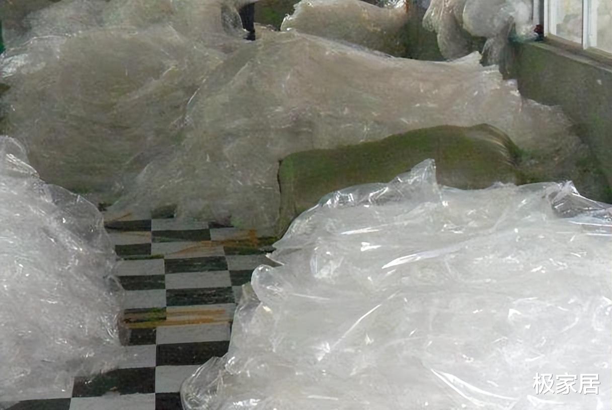 床垫上的“薄膜”要不要撕掉？多亏家具老板提醒，难怪床上螨虫多