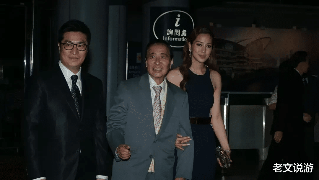 徐子淇|太受宠！徐子淇挽手公公李兆基高调亮相！穿露腰长裙毫不避讳大秀好身材