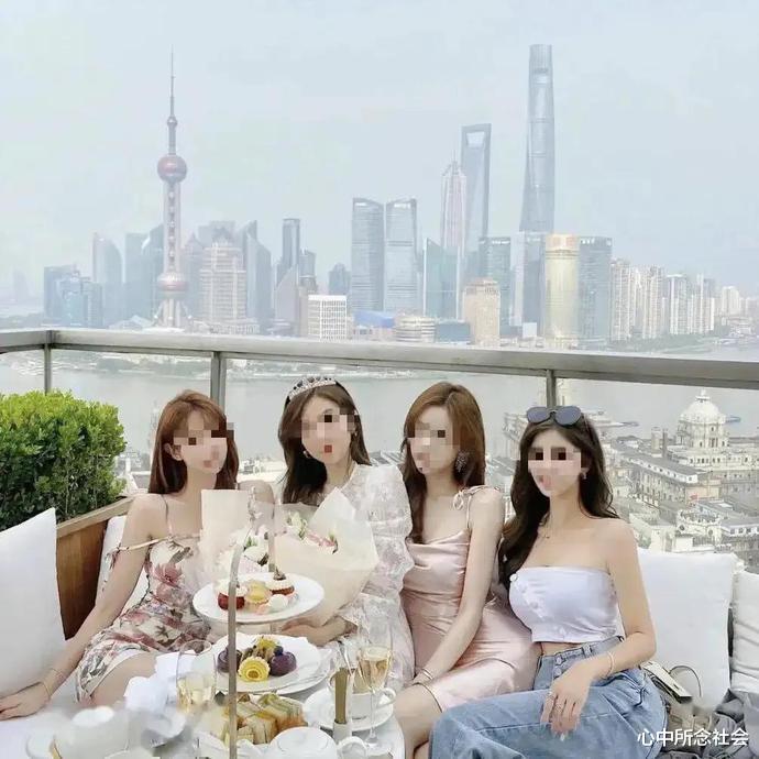 广州渣男AA合租豪宅汇悦台,装超级富二代骗多名嫩模开趴睡觉