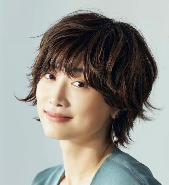 防晒|女性短发如何剪？超短发还是中短发？大卷与小卷那个好