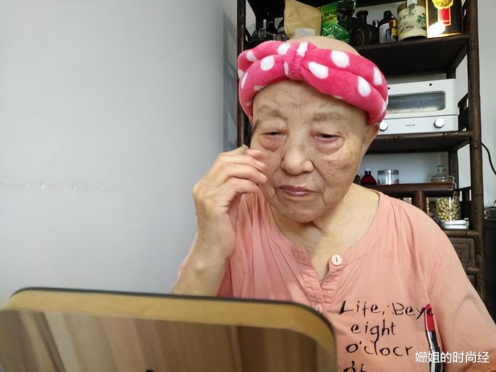 刘海|为什么不建议50+的妈妈们用粉底液？“2个原因”，现在知道还不晚