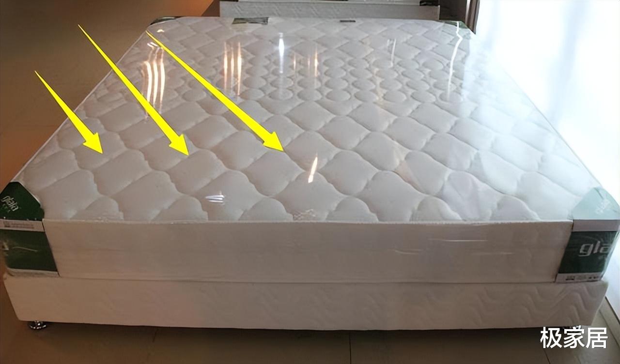 床垫上的“薄膜”要不要撕掉？多亏家具老板提醒，难怪床上螨虫多
