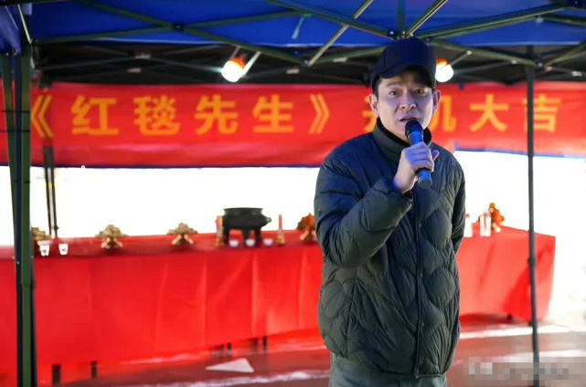 刘德华|61岁刘德华在66岁吕良伟面前竟像个小老头了