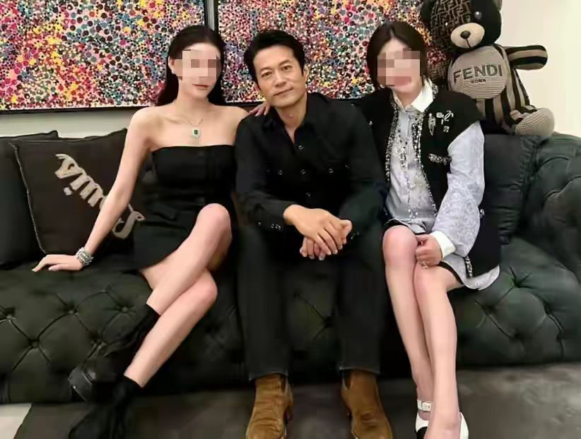 李晨|44岁李晨与富婆合影流出！吃大餐亲密拍照，女方比冰冰稍逊颜色