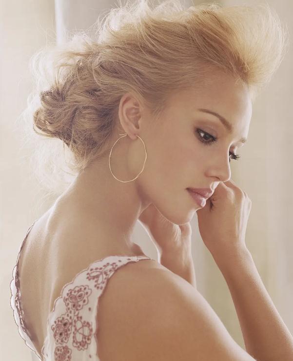 杰西卡|拒绝拍裸戏，巅峰时退圈，41岁的“地球球花”杰西卡才是人间清醒