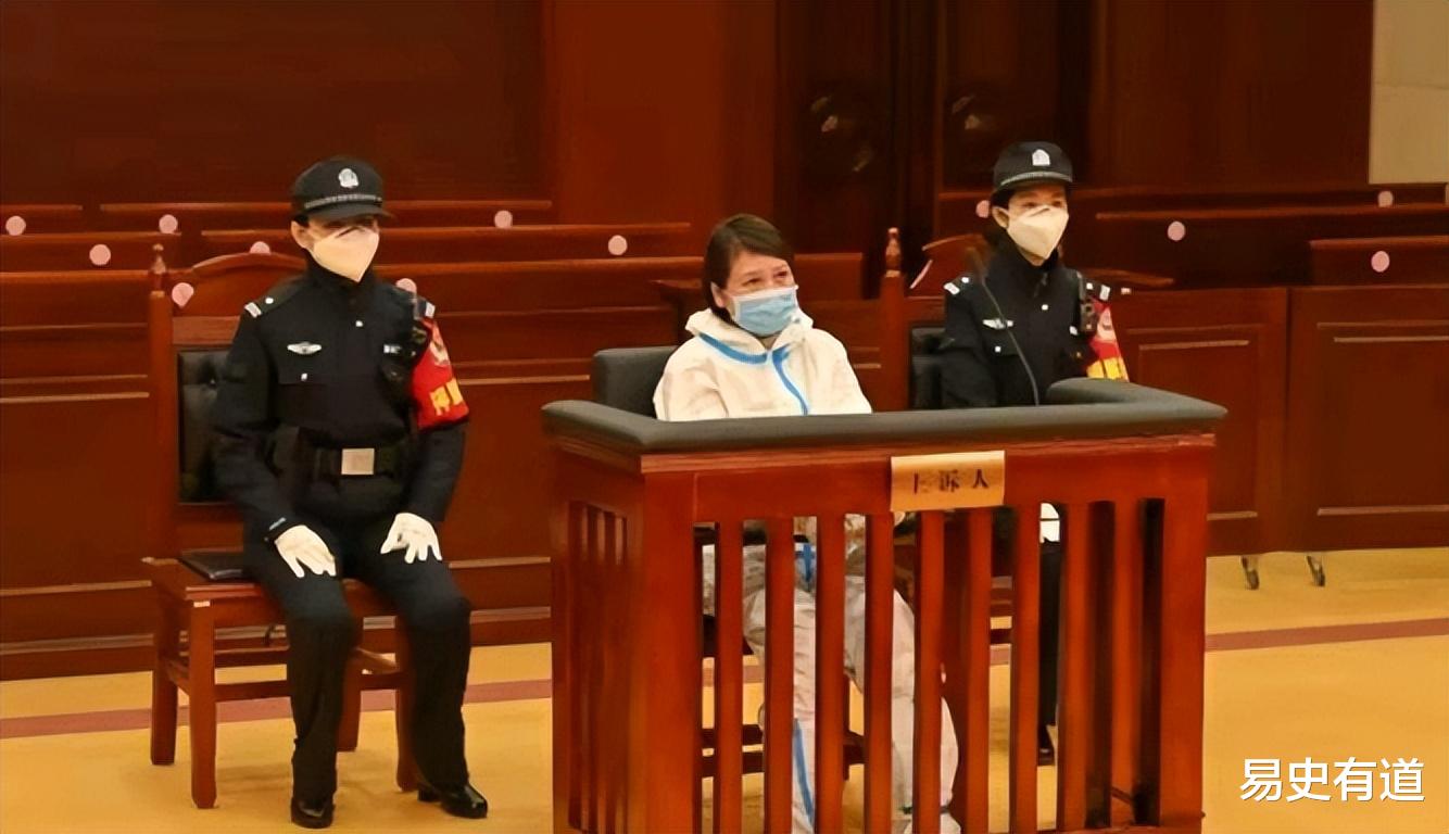 劳荣枝当庭抗议!其哥哥不认可判决结果,法官18个字斩断所有的一切幻想