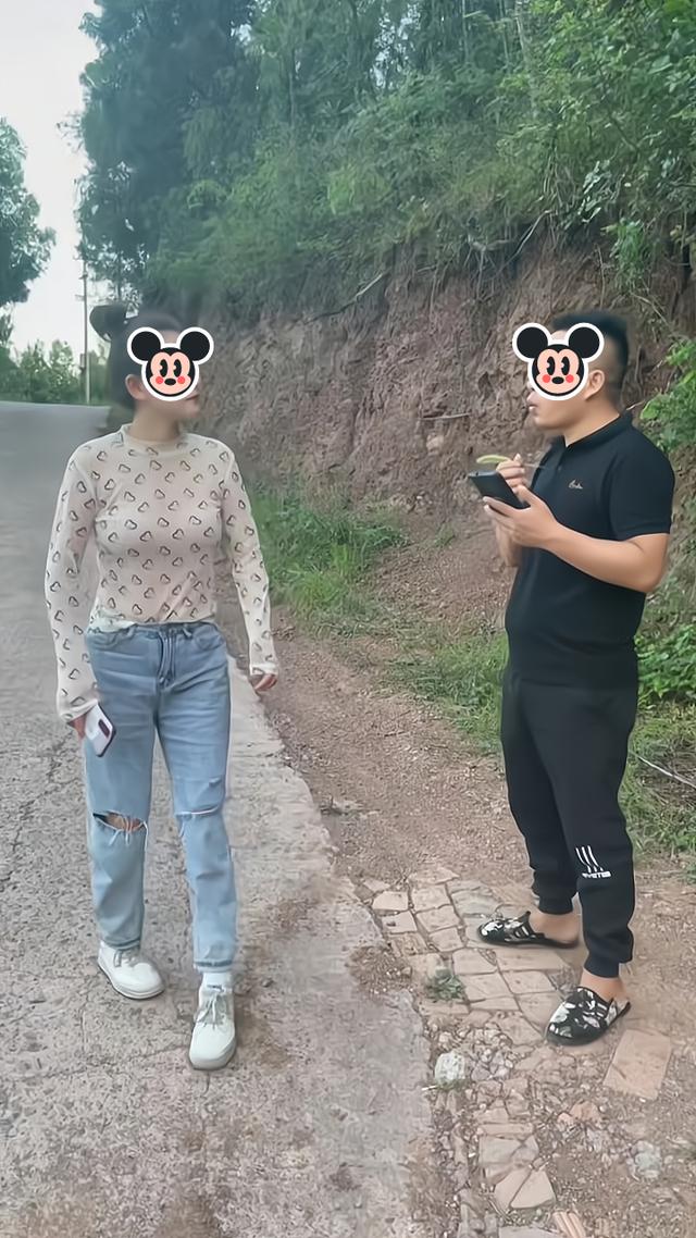 一男子朝路过的女子吹口哨,女子:喜欢我就爽快点来提亲