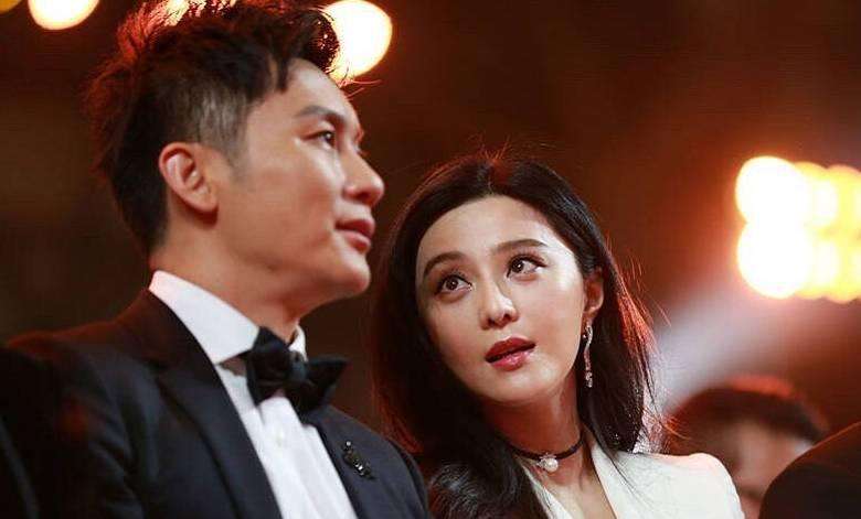 李晨|44岁李晨与富婆合影流出！吃大餐亲密拍照，女方比冰冰稍逊颜色