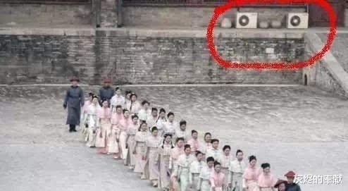 穿帮镜头|最搞怪的穿帮镜头,网友:导演故意制造笑点吗