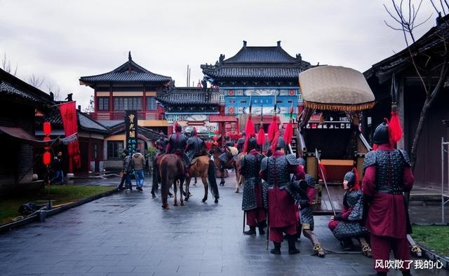 横店|揭秘横店20万群演现状：美女扎堆，光棍遍地，90%高中学历