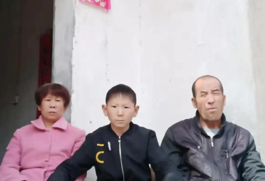 湖北小伙,年幼被石子砸中获“不老容颜”34岁无法娶妻:我还小