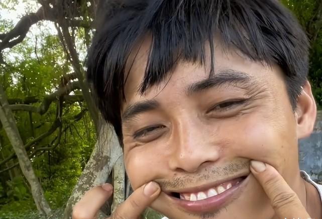 网红海扬遭资本欺骗5年时间,被堵在村口跪地求饶,网友:和李子柒联手