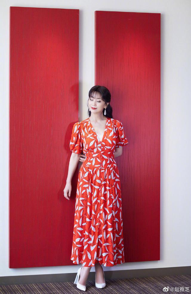 赵雅芝|68岁赵雅芝不惧38度高温跑步，打扮精致穿10厘米高跟鞋仍步伐稳健