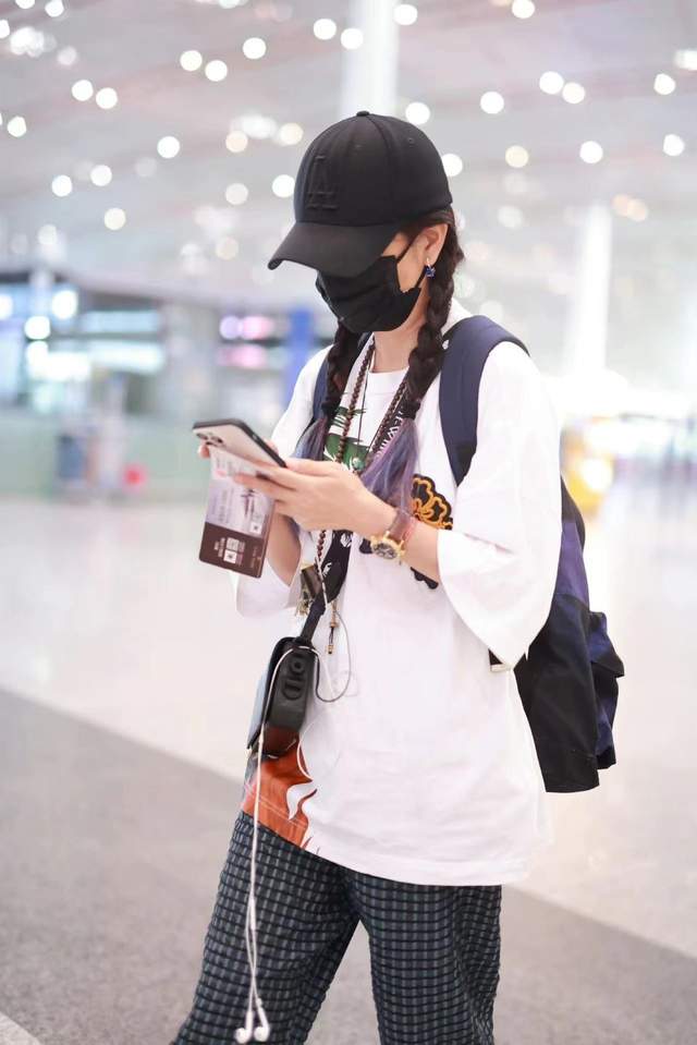 赵薇|赵薇消失九个月后现身，扎双马尾发型状态年轻，新剧女主被袁泉替代