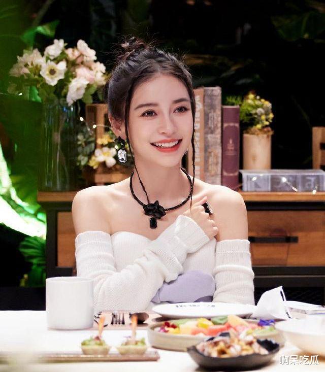 Angelababy|baby加盟《心动的信号5》，穿抹胸现丰满上围，天鹅颈太惹眼