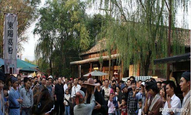 横店|揭秘横店20万群演现状：美女扎堆，光棍遍地，90%高中学历