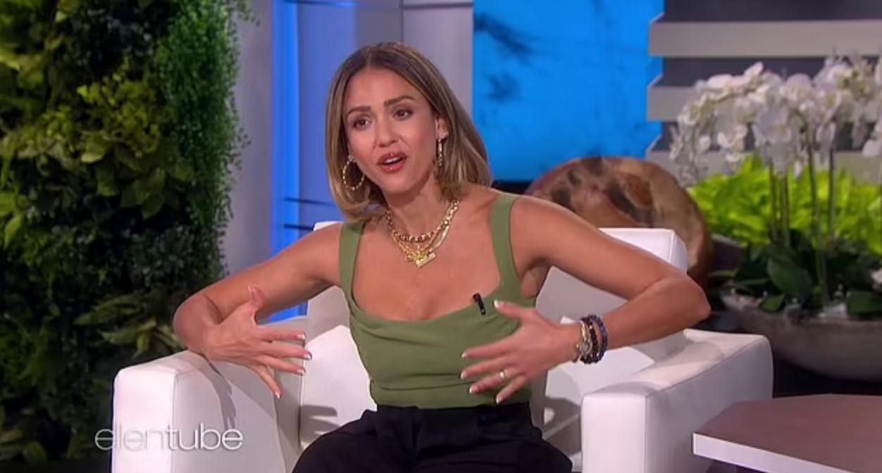 杰西卡|拒绝拍裸戏，巅峰时退圈，41岁的“地球球花”杰西卡才是人间清醒