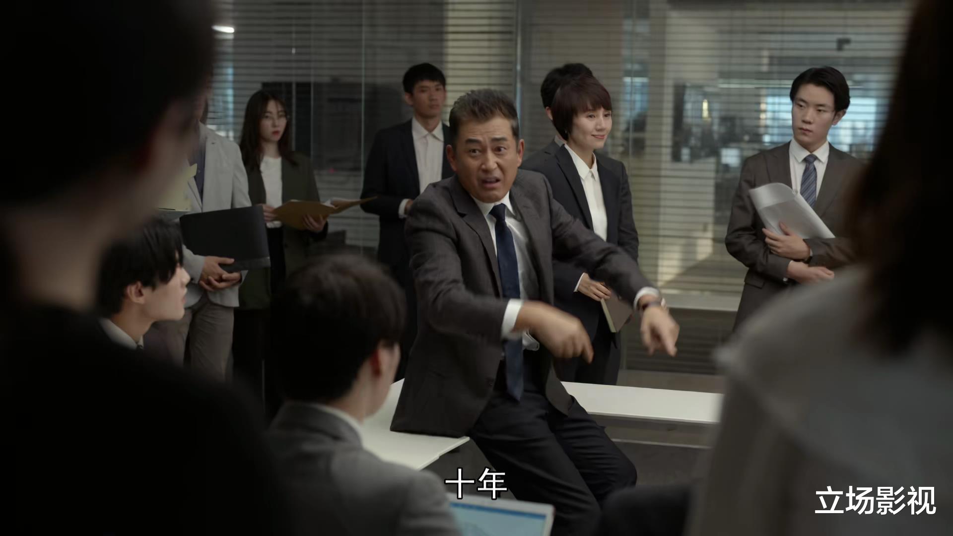 玫瑰之战|看了4集央视《玫瑰之战》后,我连发感叹,国产剧都这样拍,何愁没观众!