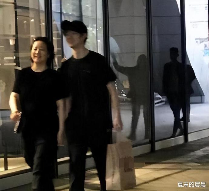 何炅|八位晚节不保的老戏骨:有人71岁还在约炮,有人与女徒厮混