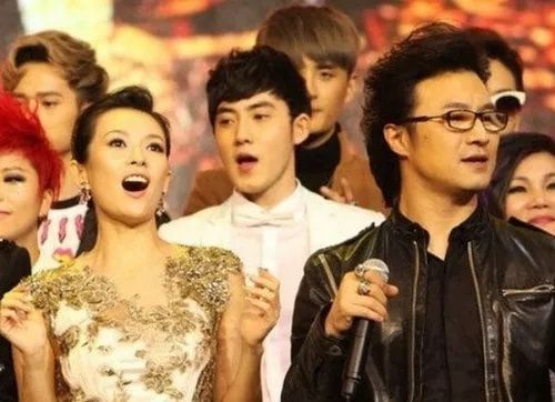 章子怡|章子怡哥哥大骂汪峰：老婆还在喂奶就要隐藏财产离婚，算什么男人