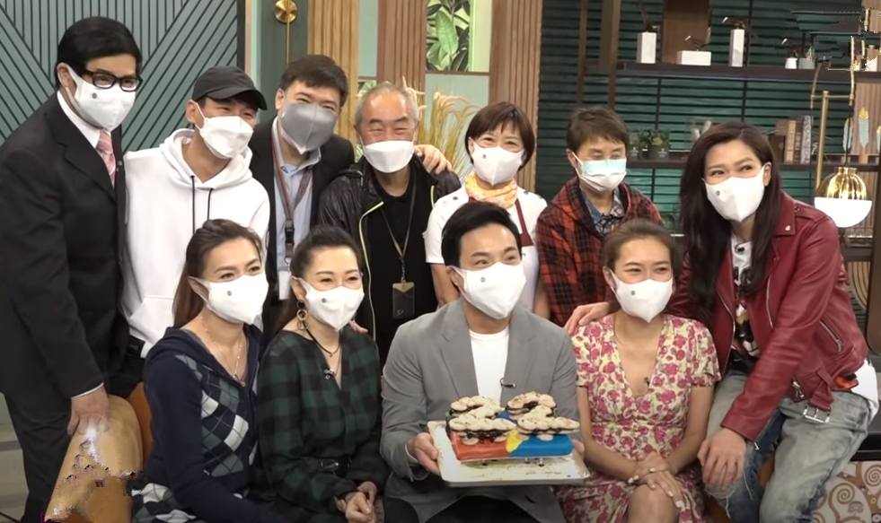 移民|43岁男星即将举家移民，曾在TVB待了20年，圈内好友以蛋糕送行