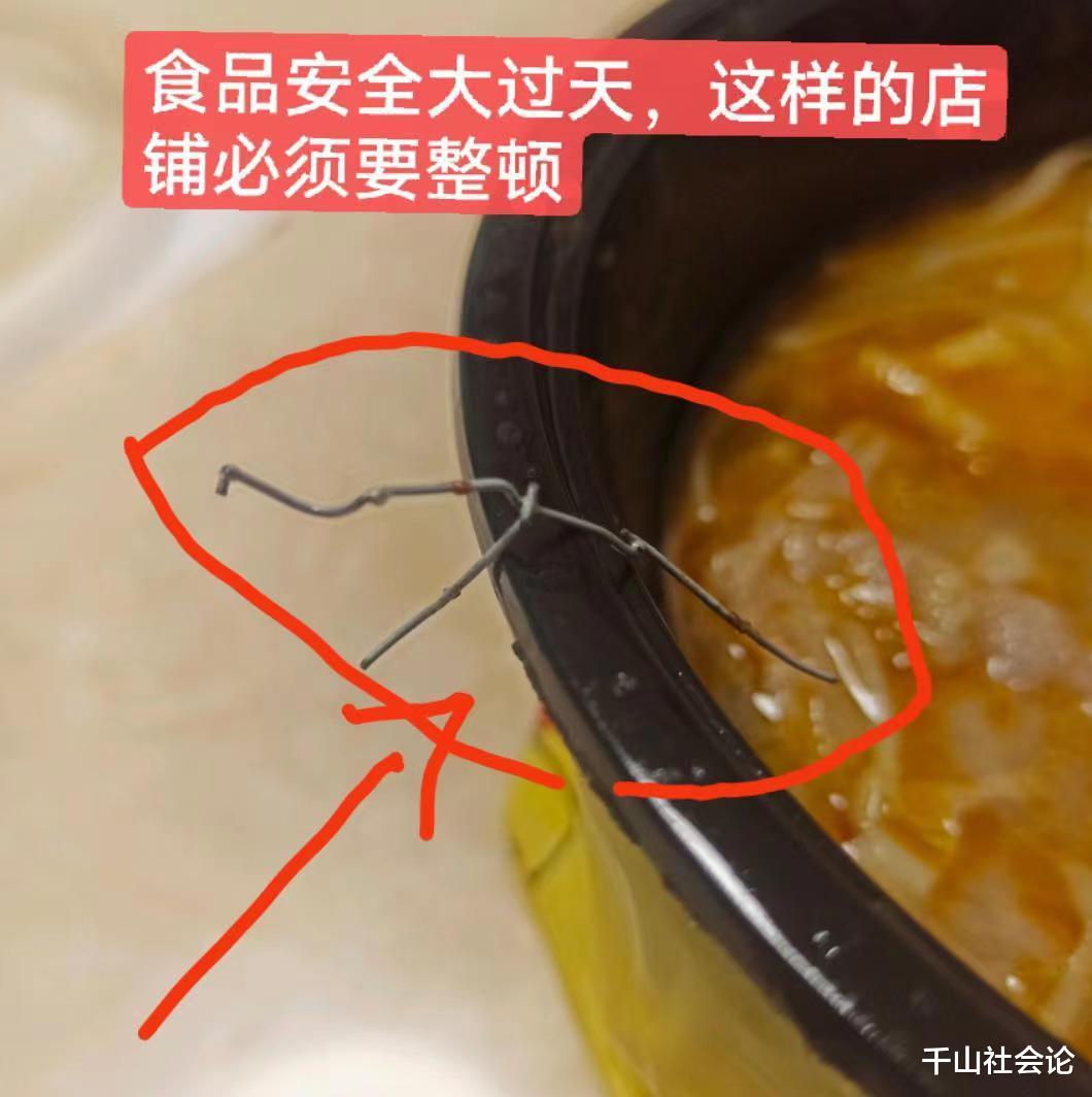 小伙图省事点外卖充饥,不成想差点就此弃世,商家:你去投诉吧!