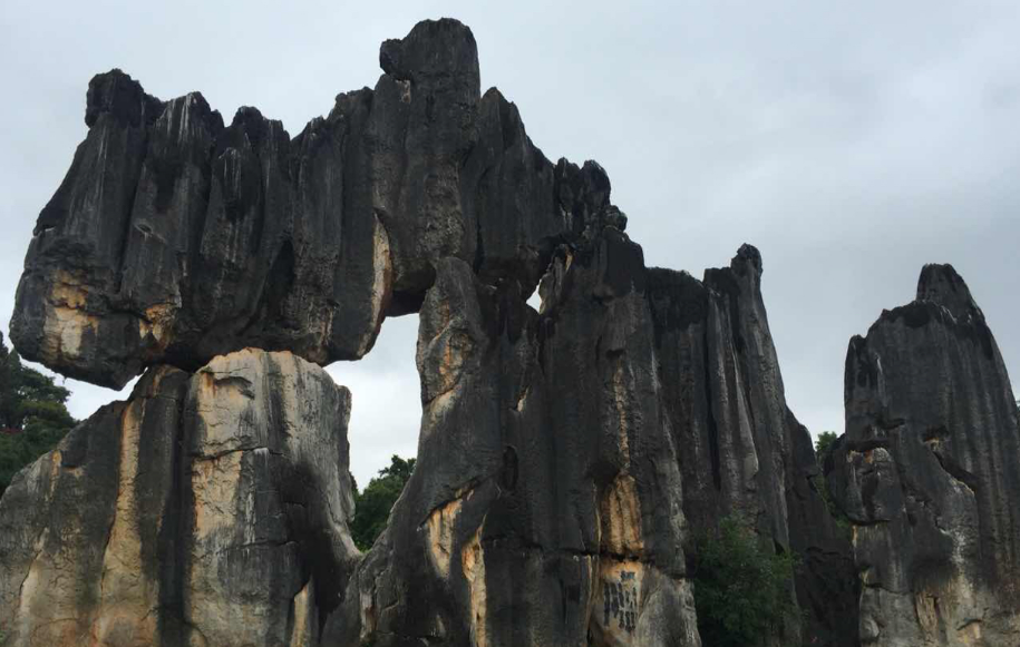 导游|千岛湖风景区：每天前来旅行的人特别的多，顾名思义是岛屿比较多