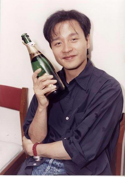 张国荣|“女歌手”蔡龄龄从10楼一跃而下,丈夫本想劝阻,可是为时已晚