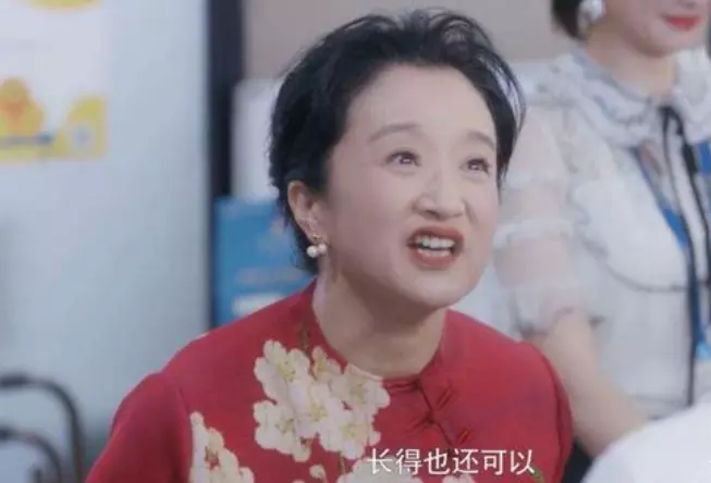 杨坤|60岁杨昆直播坦言很缺钱!拖欠4.5W别墅被拍卖,靠2500退休金维生