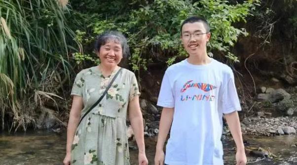 警方排除学校嫌疑,直言胡鑫宇因厌学自主走失,家长提出异议