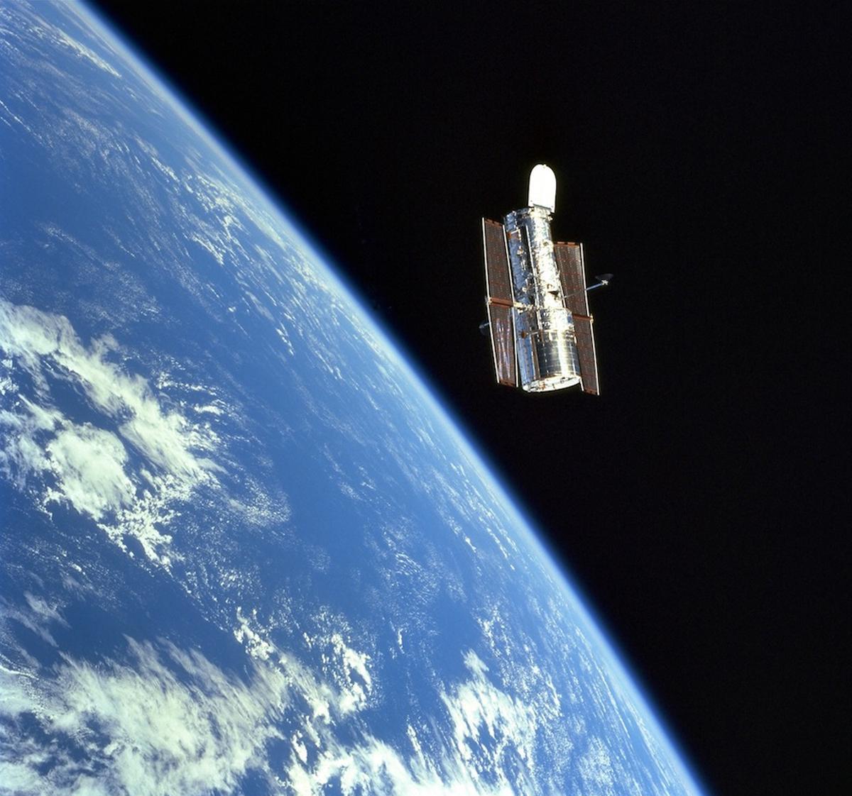 大家被NASA“骗”了?神舟十三号宇航员出舱后,暴露太空原本面貌