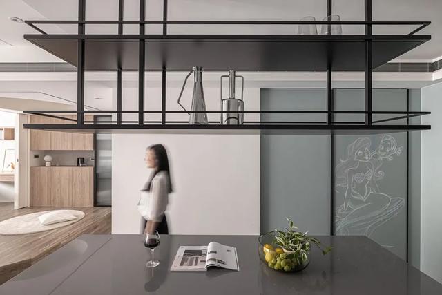 在客厅做L型地台和大柜子有多爽?看完她家,我实名羡慕了