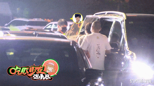 刘诗诗|吴奇隆一家三口深夜聚餐,刘诗诗全程抱娃不撒手,3岁步步超乖巧