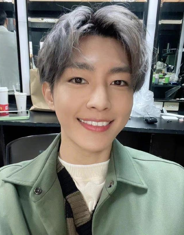 炎亚纶|脸书直接不装了,炎亚纶发文嘲讽大陆网友