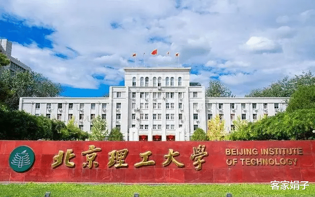 枉为人师!64岁院士会议中被已婚30岁女博士连环激吻,网友:辣眼睛!
