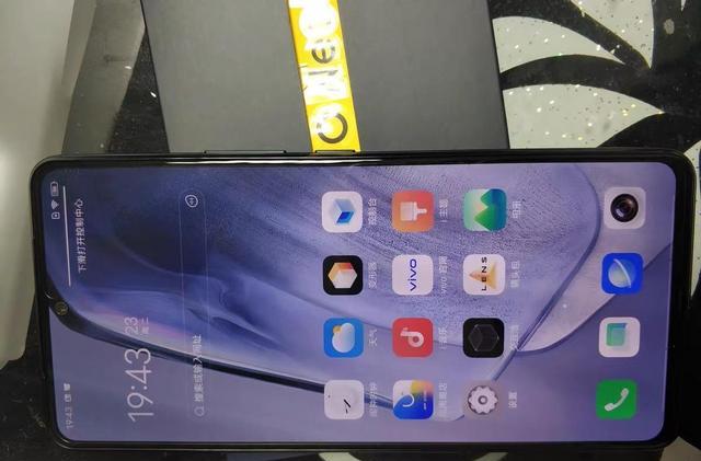 高通骁龙|iQOO真香骁龙870加速退场，12GB+256GB仅两千出头，还有独显芯片