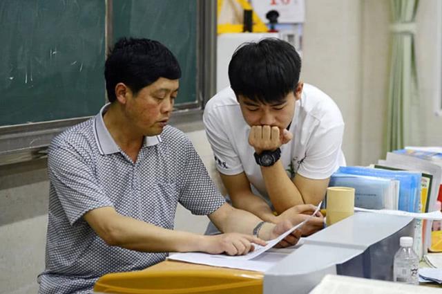15岁少年在校内突然神秘失踪,监控疑似被动了手脚,新的怀疑对象浮出水面
