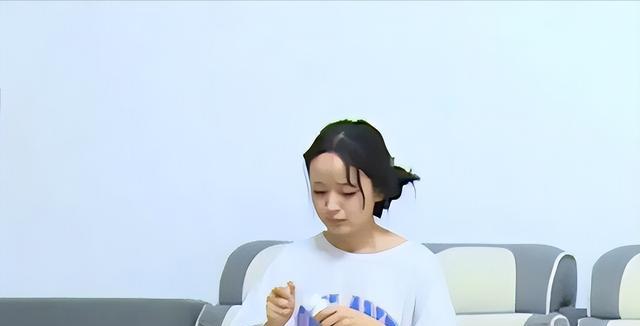 王峰|纪实：19岁女孩奔现后嫁给网友，为了挣钱当公主，丈夫：钱干净吗