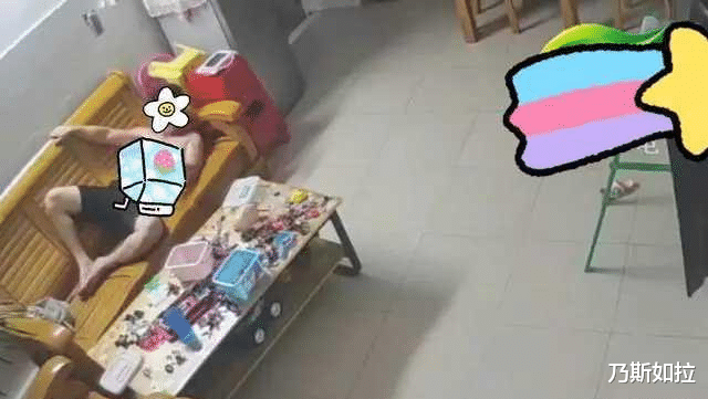 ?妻子催促丈夫洗澡,丈夫躺沙发装聋作哑,妻子怒了:生蚝喂狗了