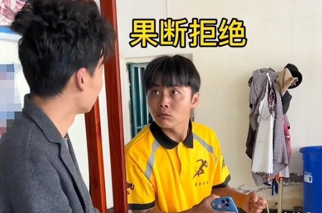 网红海扬遭资本欺骗5年时间,被堵在村口跪地求饶,网友:和李子柒联手