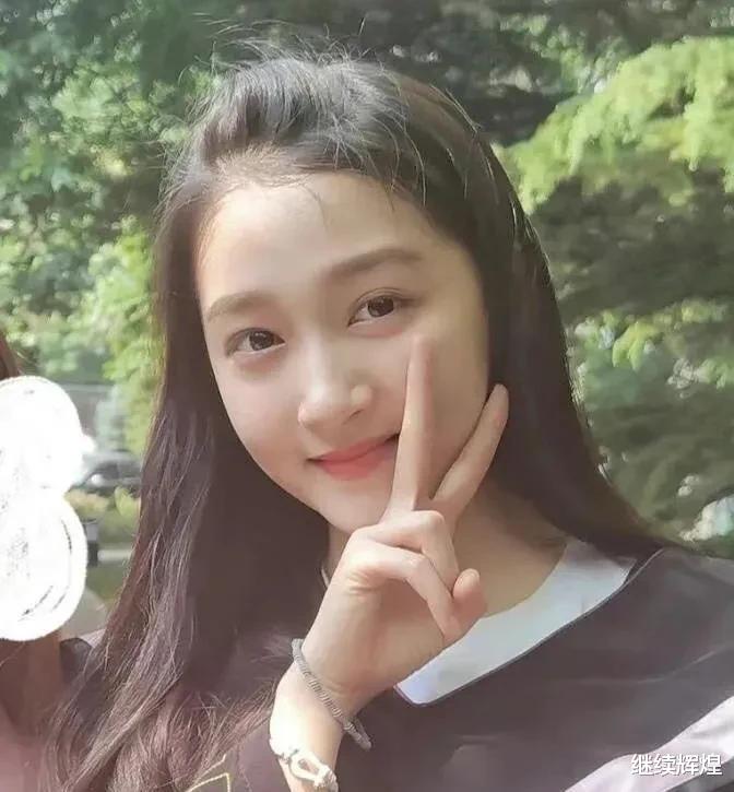 鹿晗|明星学士服造型太普通?肖战鹿晗满满少年感,看到张艺兴绷不住了