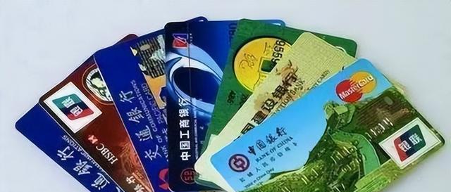 案例:女孩的银行卡突然多出两千万,爽快花光后,银行:请返还
