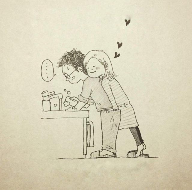 情侣光脚坐在地上,男子玩游戏女子蜷缩在他怀里,男方承诺要给她幸福