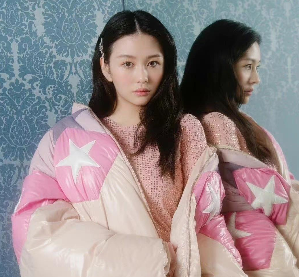 邱淑贞|邱淑贞的女儿身材好到任性！拿丝巾当“上衣”穿！