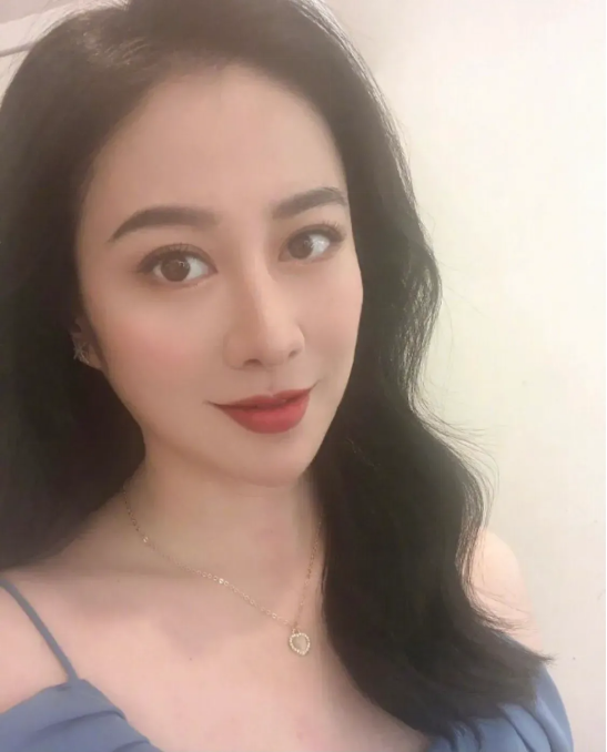 叶璇|叶璇晒网红脸近照，五官大变无人认出，自曝与教授结婚被质疑